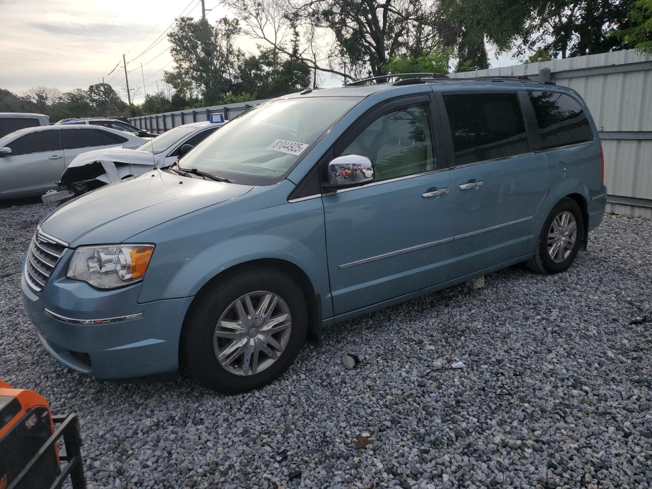 2010 Chrysler Town & cou