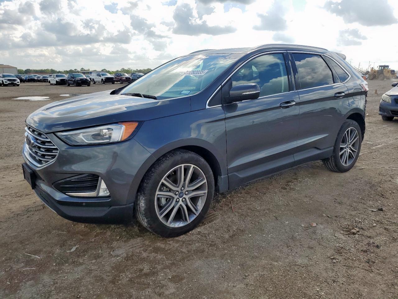 2020 Ford Edge titan