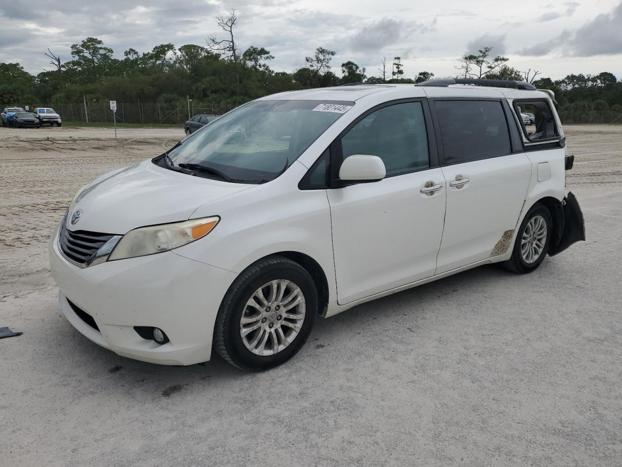 2016 Toyota Sienna xle