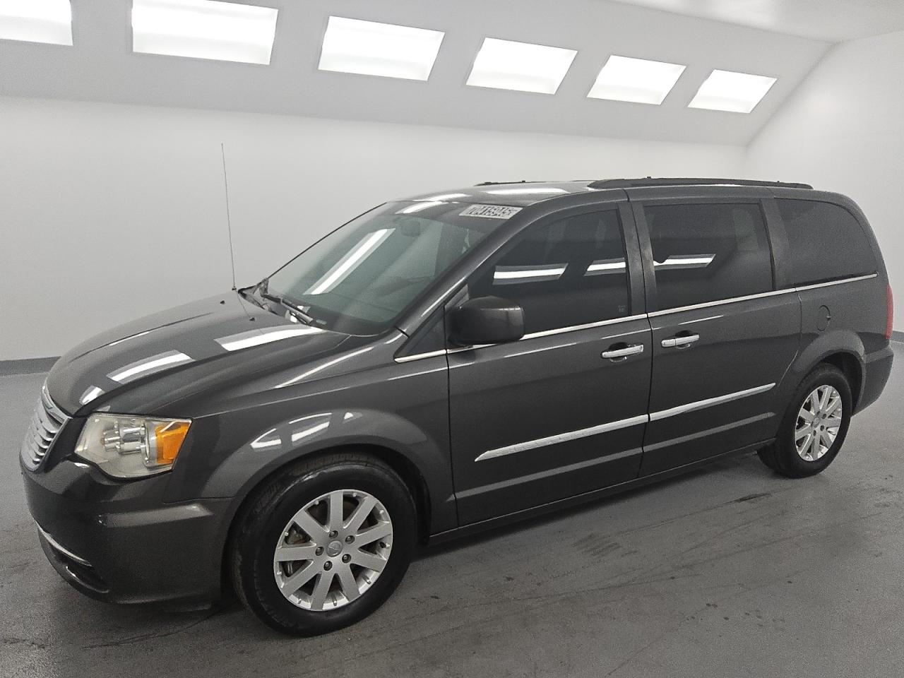2016 Chrysler Town & cou