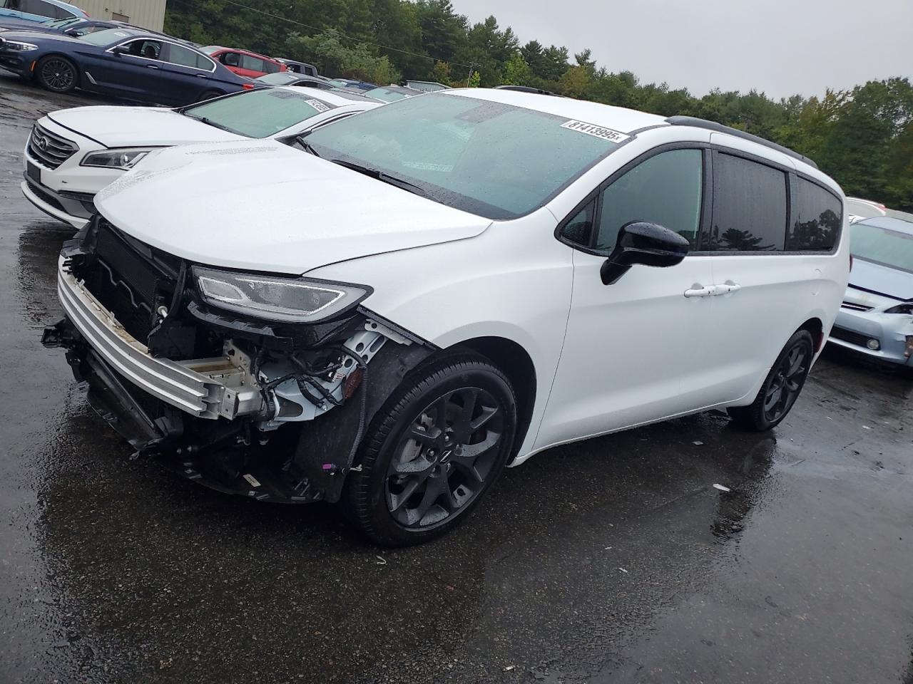 2024 Chrysler Pacifica t