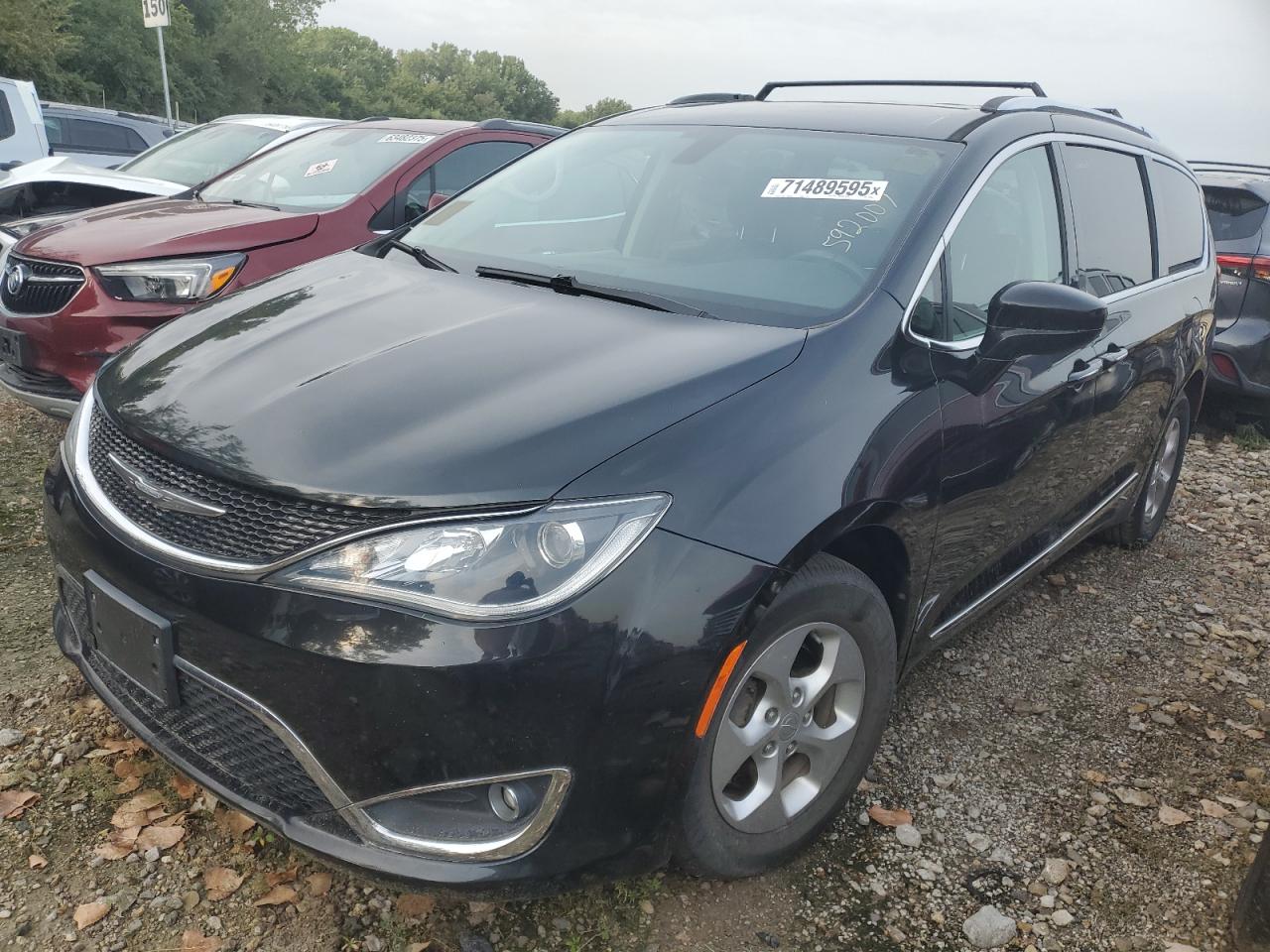2017 Chrysler Pacifica t