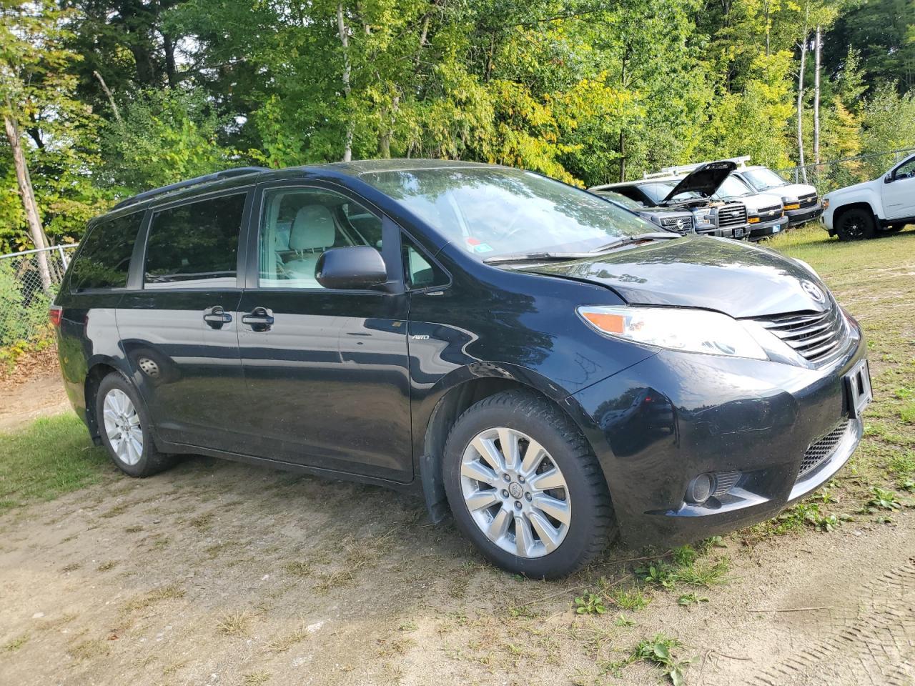 2016 Toyt Sienna le