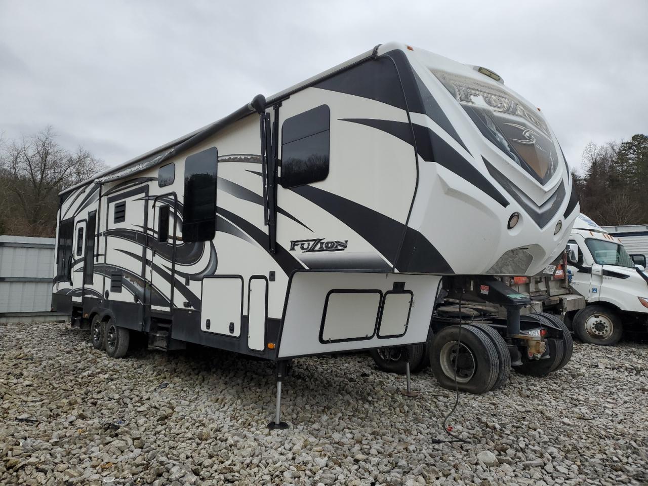 2015 Fuzion Camper