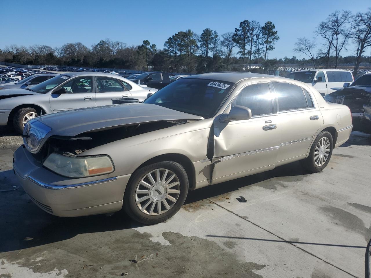 2004 Lincoln Town Car