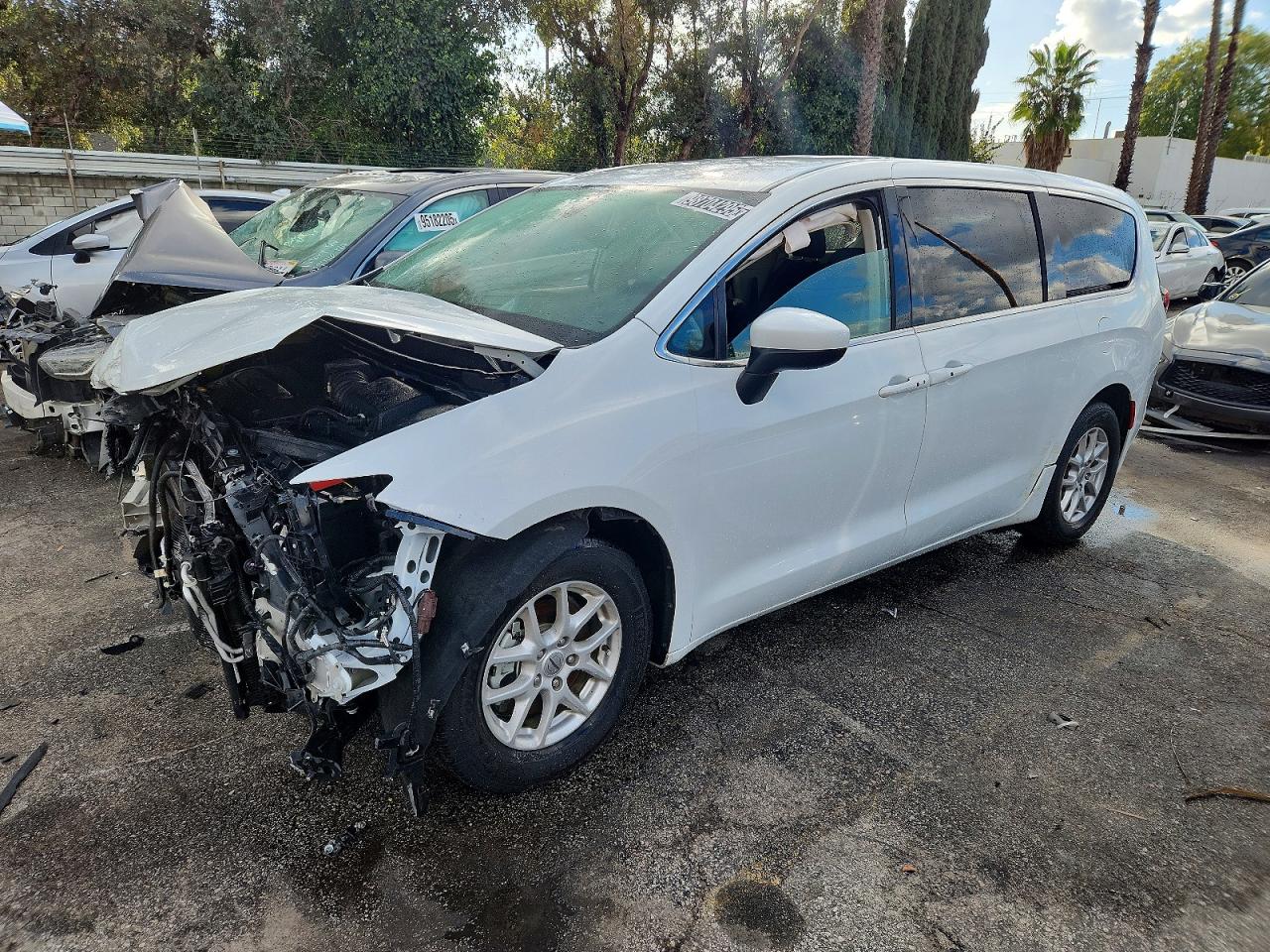 2022 Chrysler Voyager