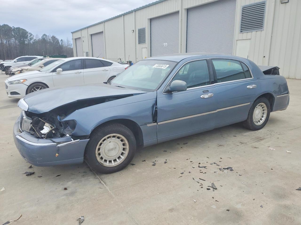 2000 Lincoln Town Car