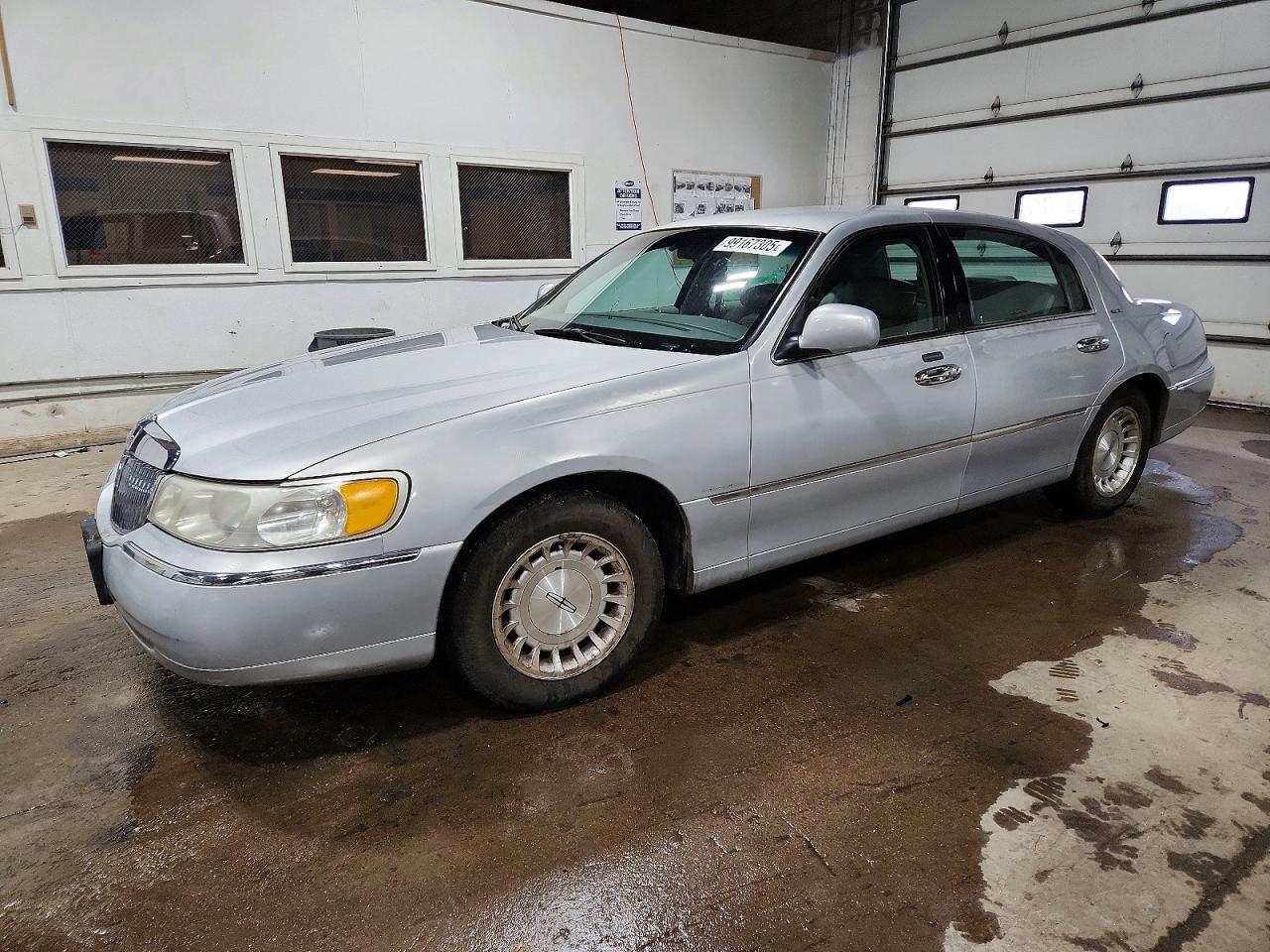 1999 Lincoln Town Car