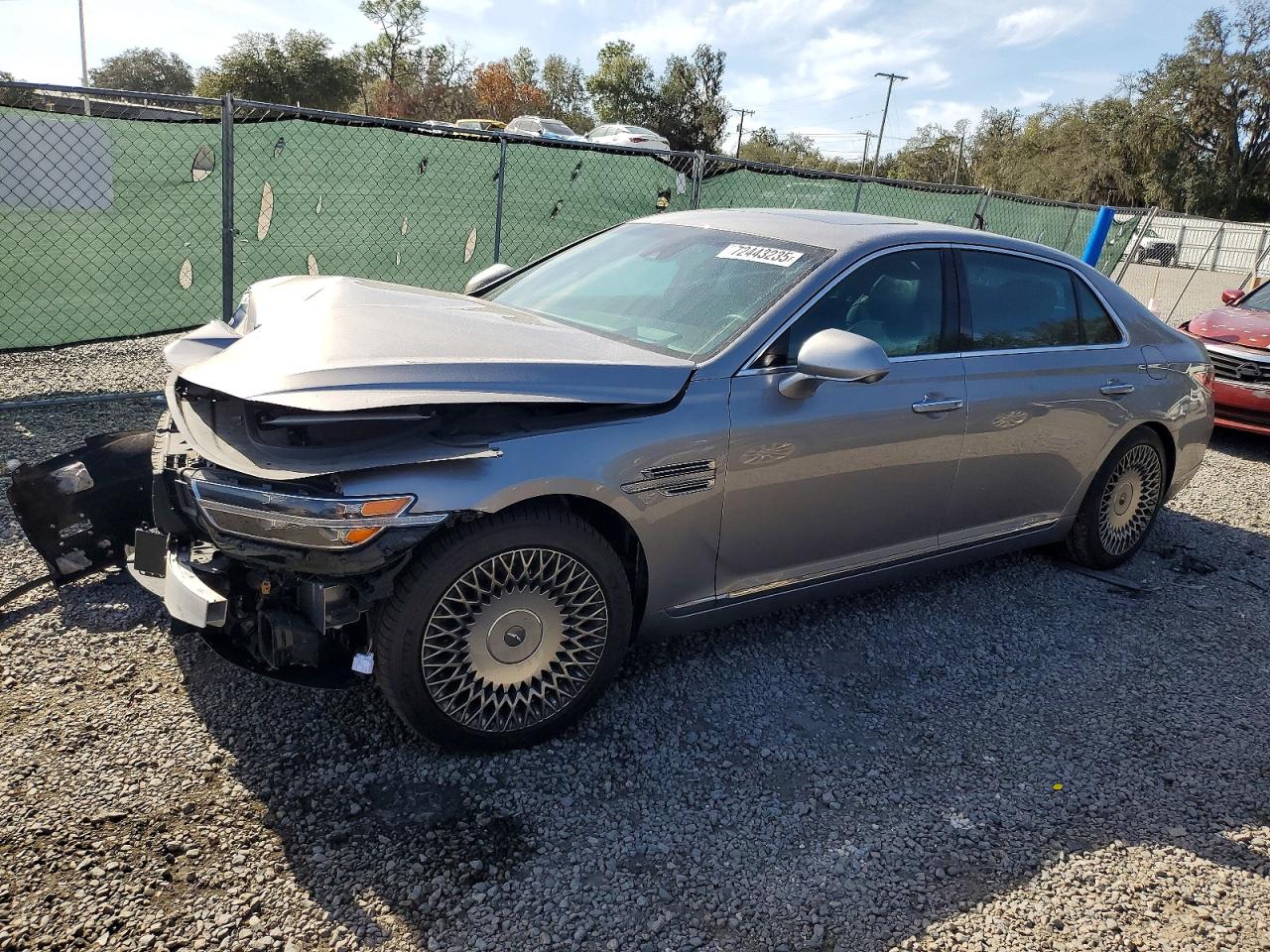 2021 Genesis G90