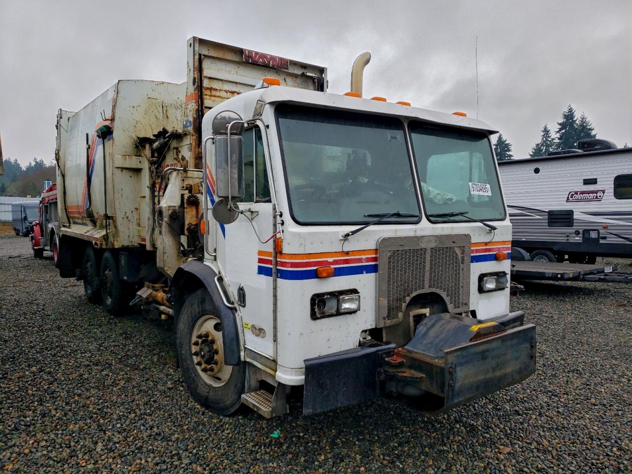 Peterbilt 320