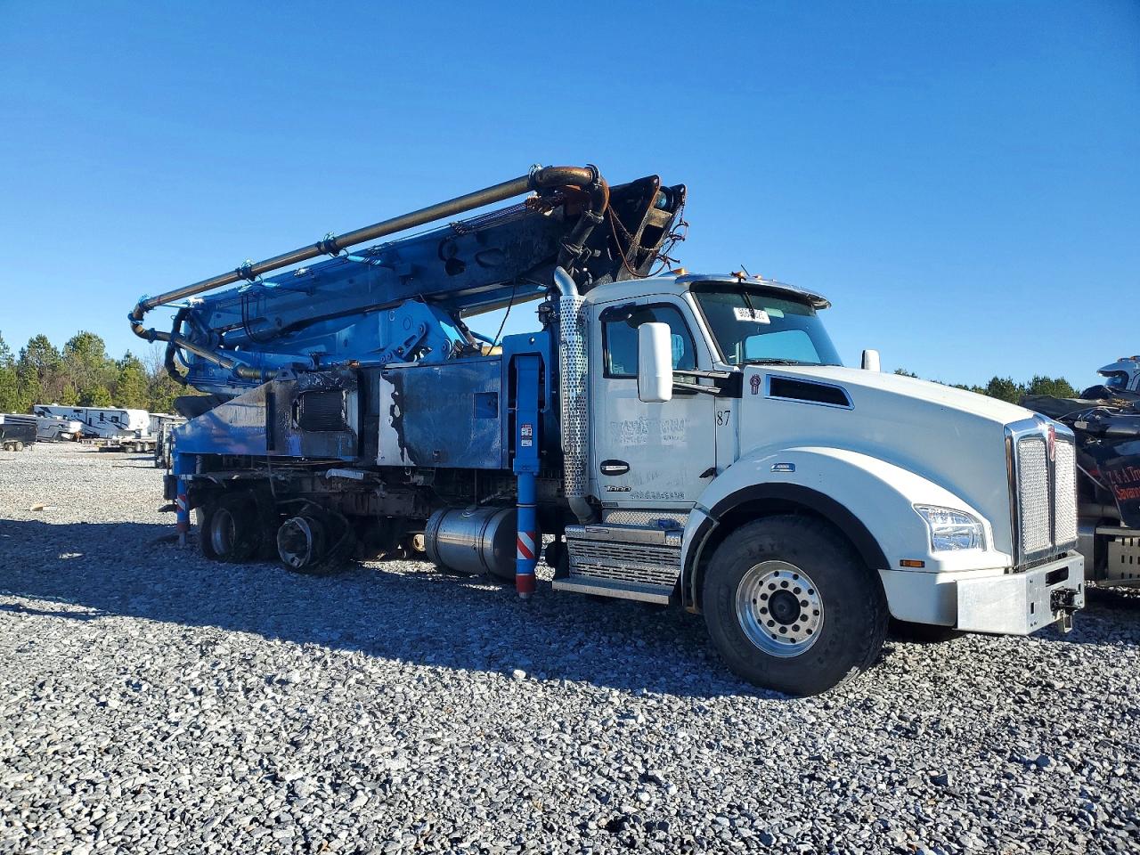 2024 Kenworth T880