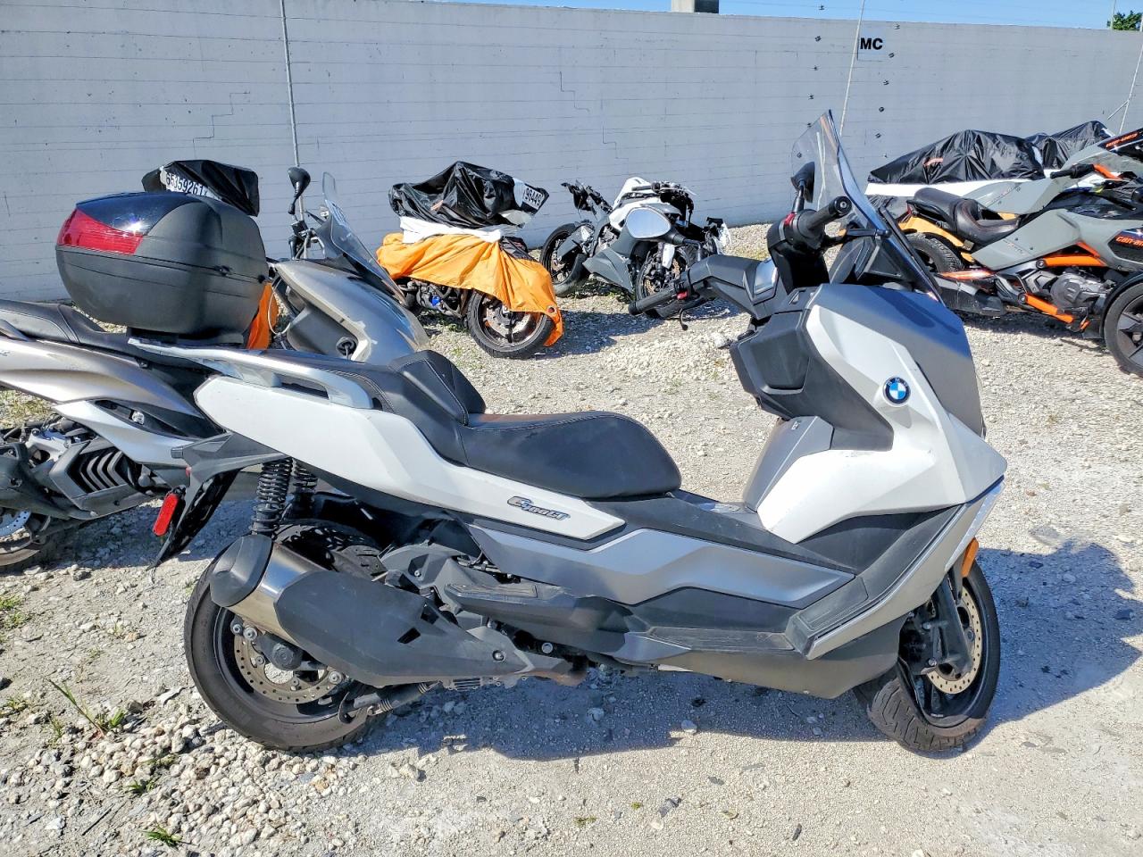 2022 BMW C