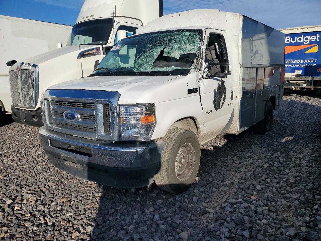 2025 Ford Econoline E350
