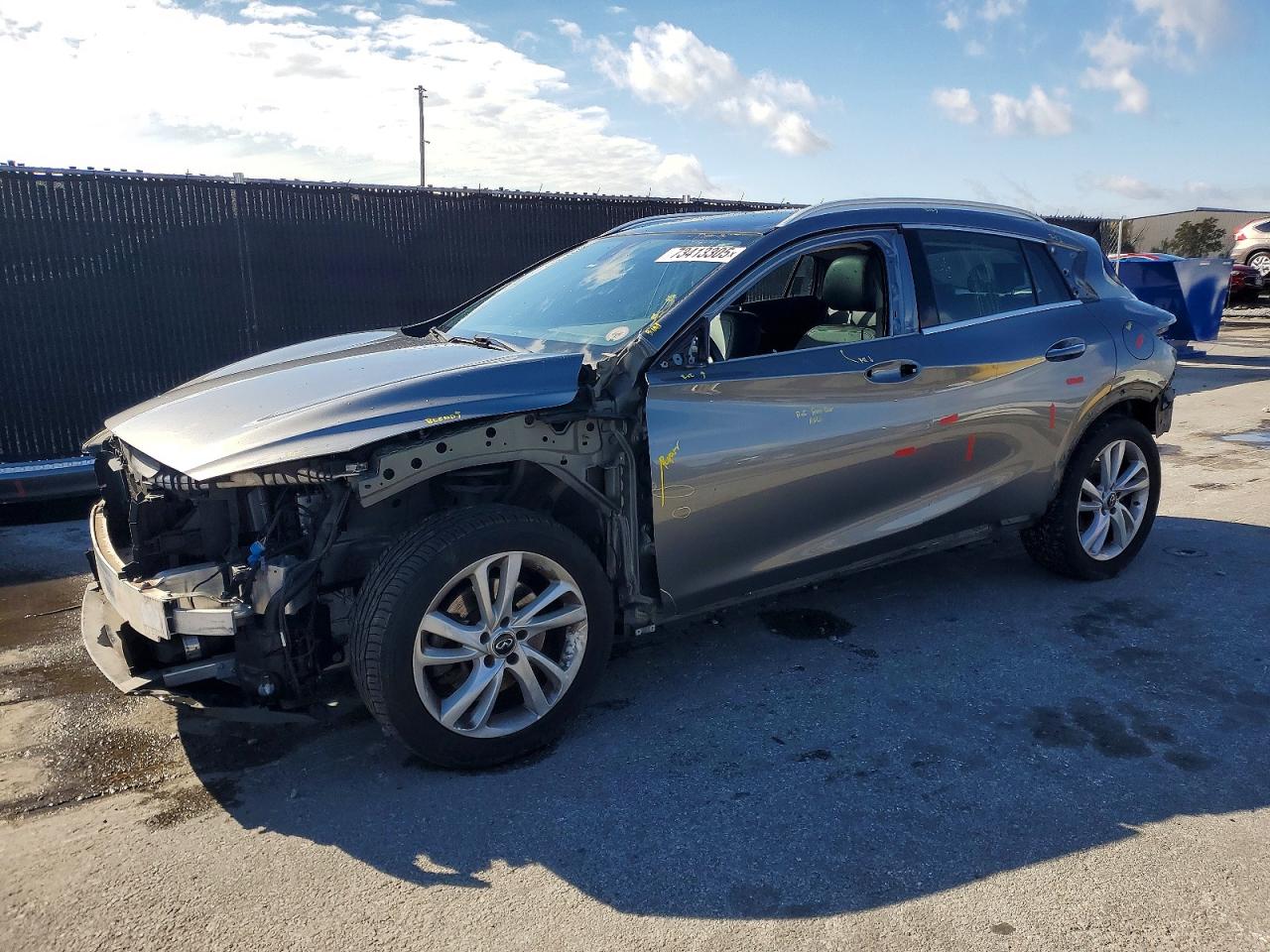 2018 Infinity Qx30