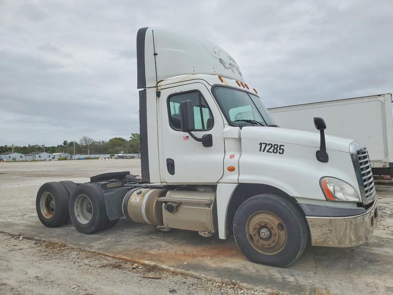 2017 Freightliner Cascadia 125
