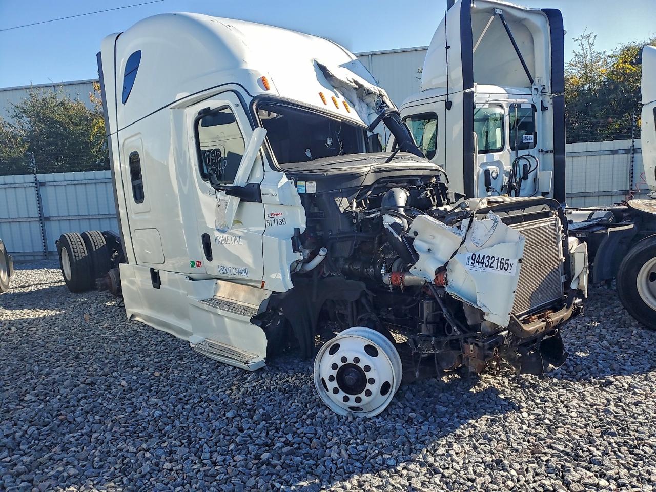 Freightliner Cascadia 126