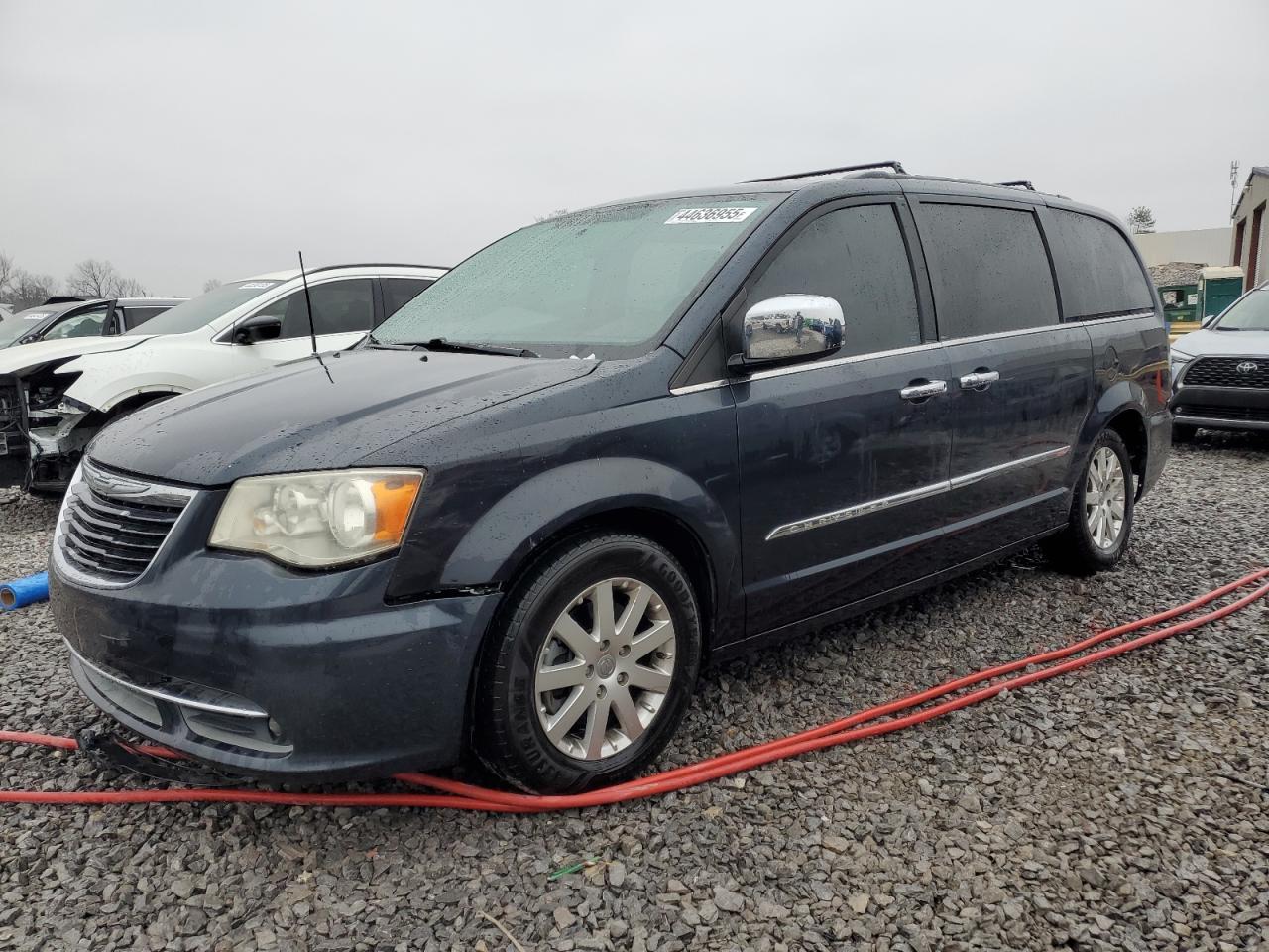 2014 Chrysler Town & cou