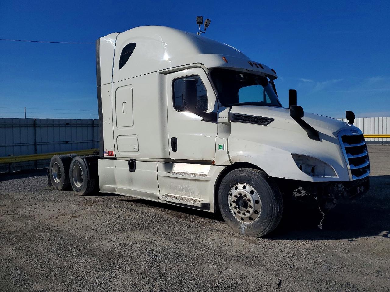 2018 Freightliner Cascadia 126