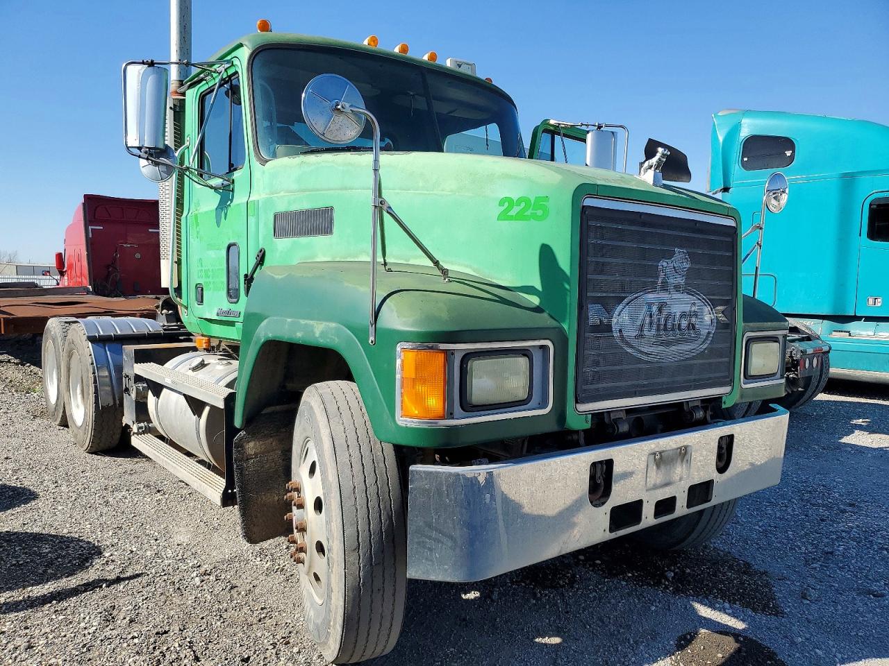 2001 Mack Ch613
