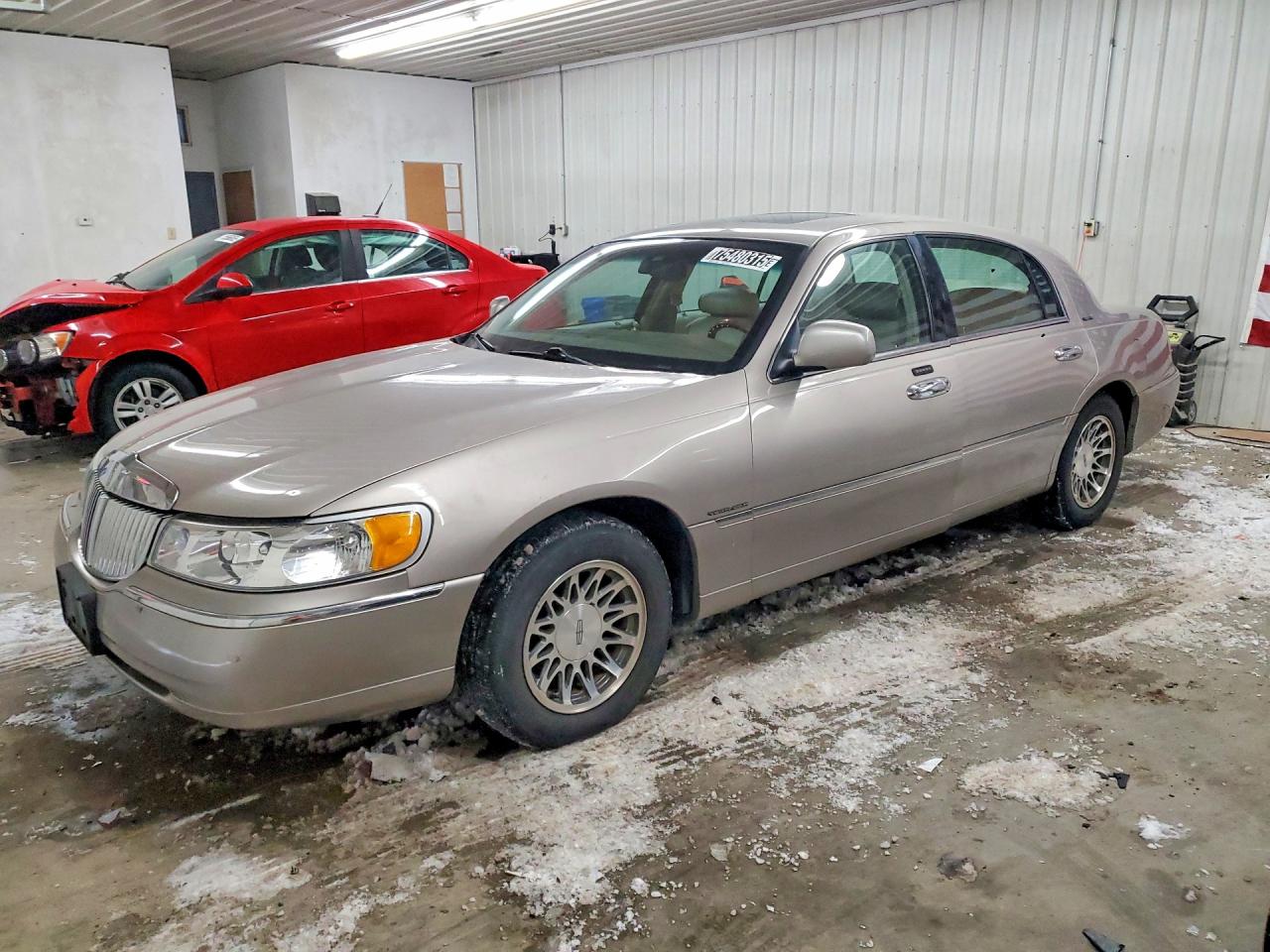 2002 Lincoln Town Car