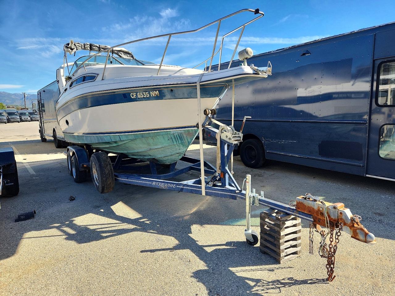 Regal 2565 Boat