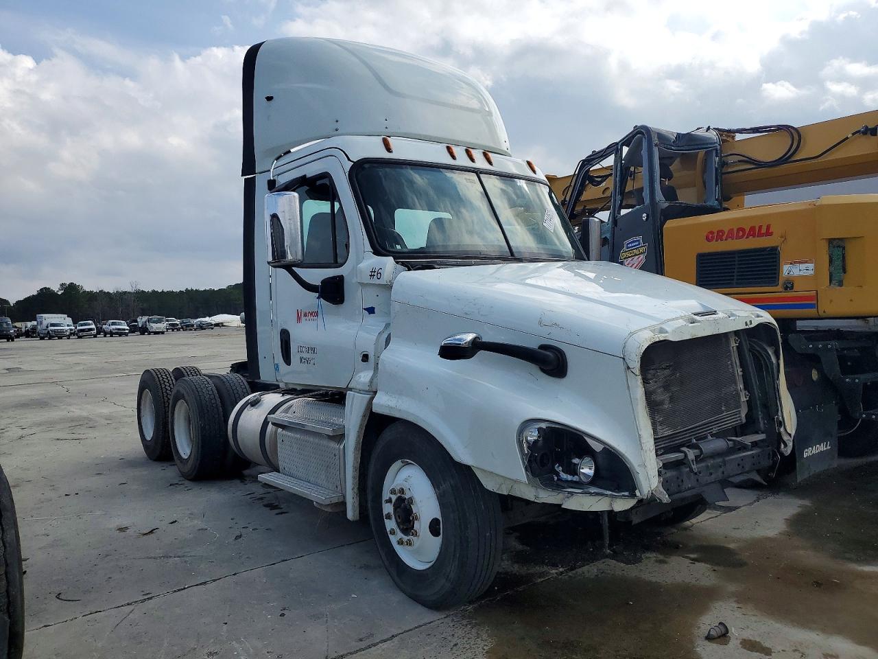 2017 Freightliner Cascadia 125