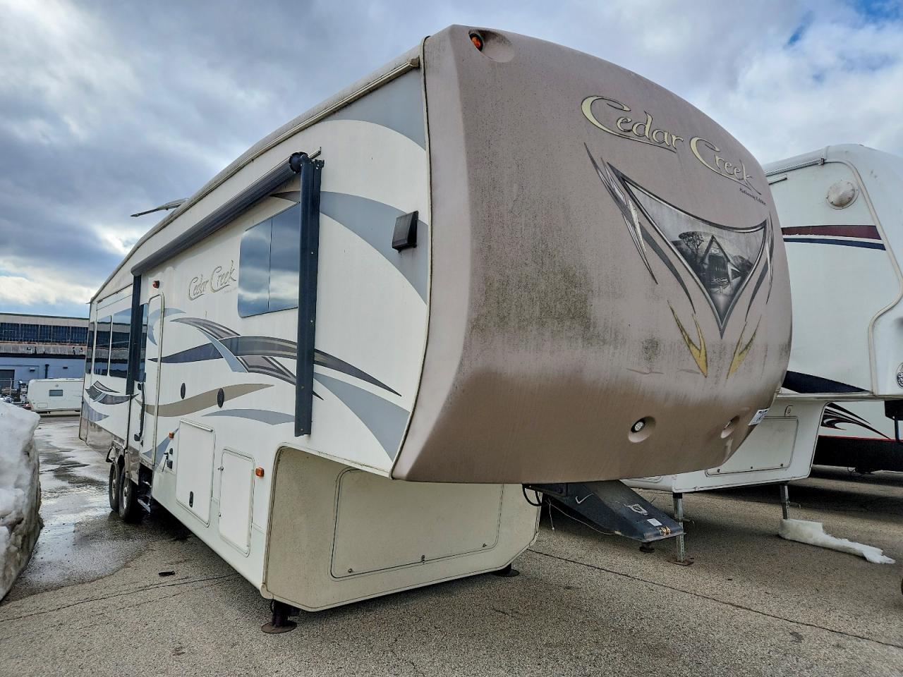 Cedar Creek 5th Wheel
