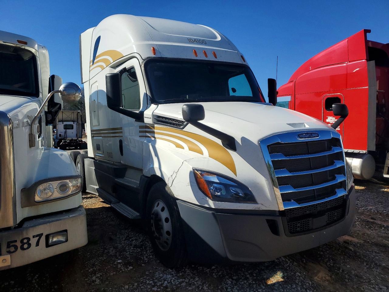 2020 Freightliner Cascadia 126