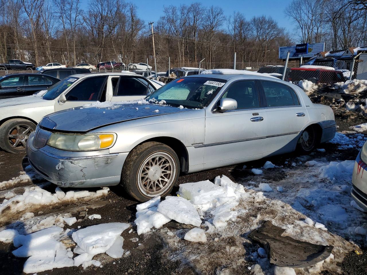 2002 Lincoln Town Car