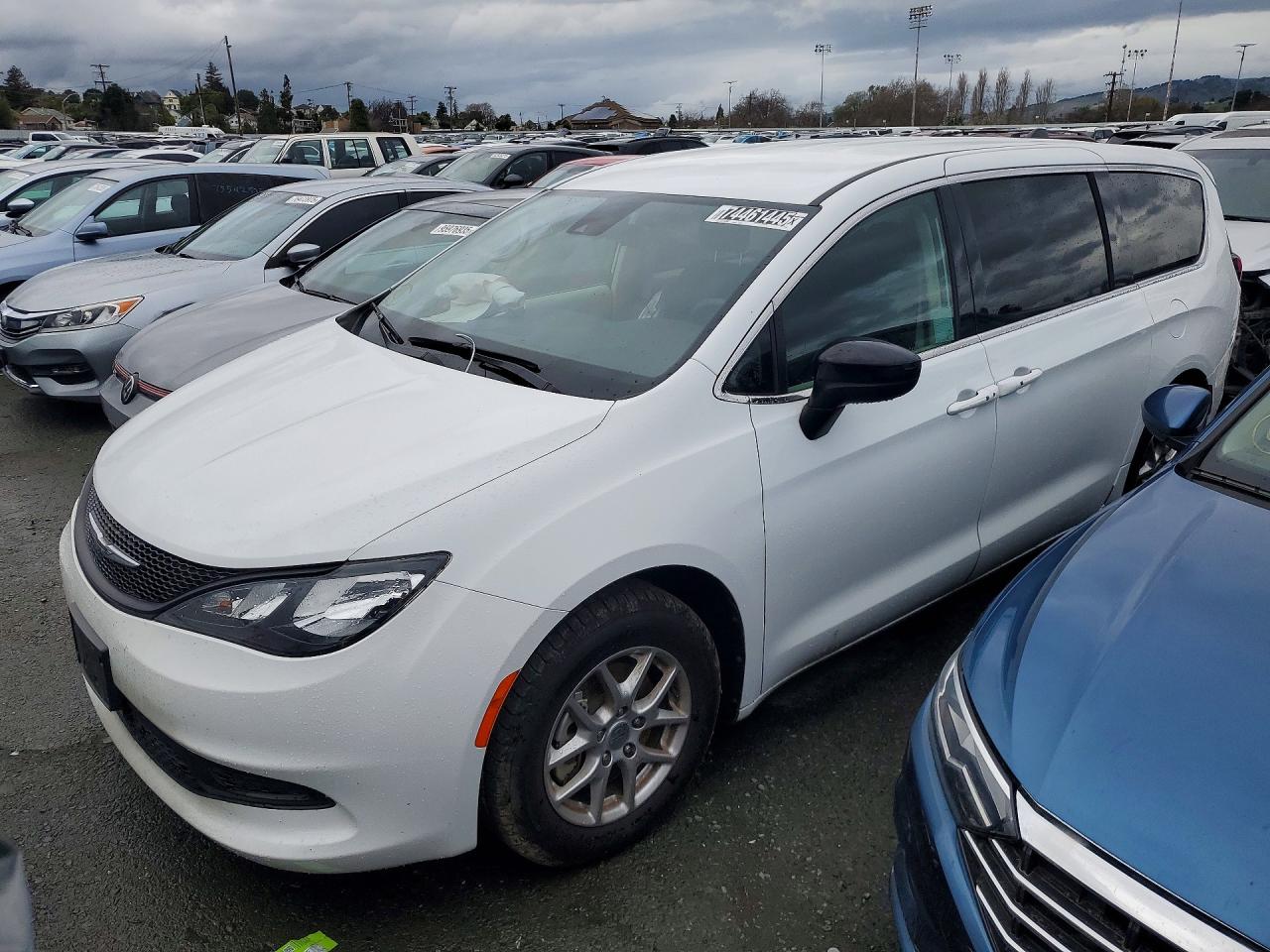 2024 Chrysler Voyager