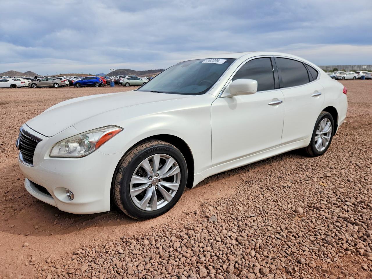 2011 Infiniti M56