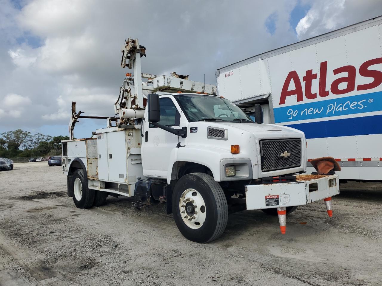 2006 Chevrolet C7500 Cable Placer Bucket Truck