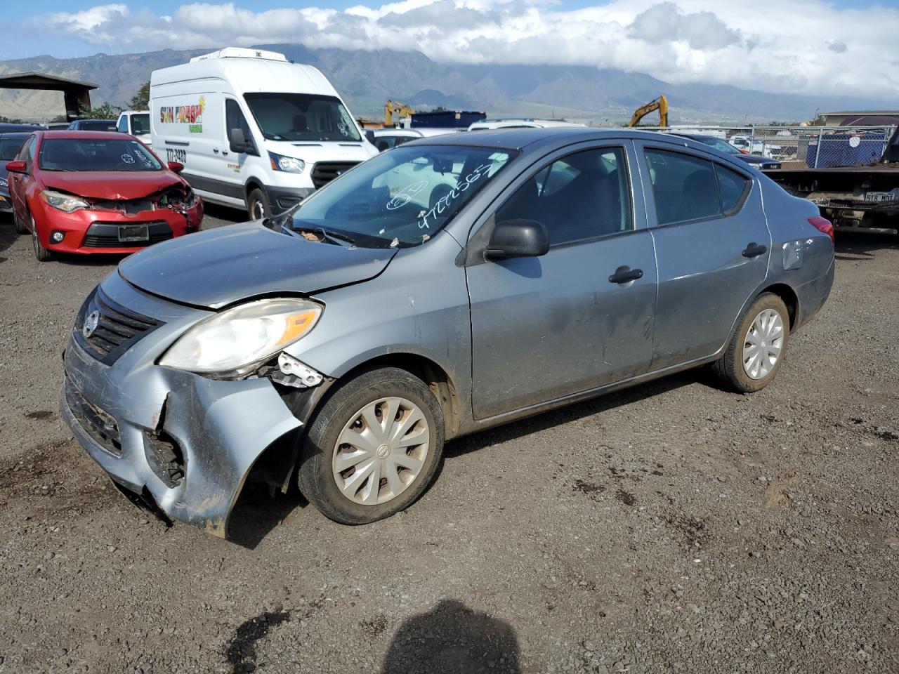 2012 Nissan Versa s S