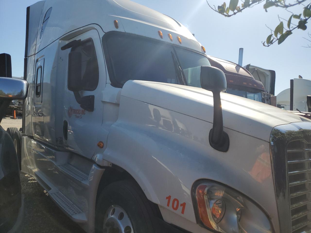 2018 Freightliner Cascadia 1