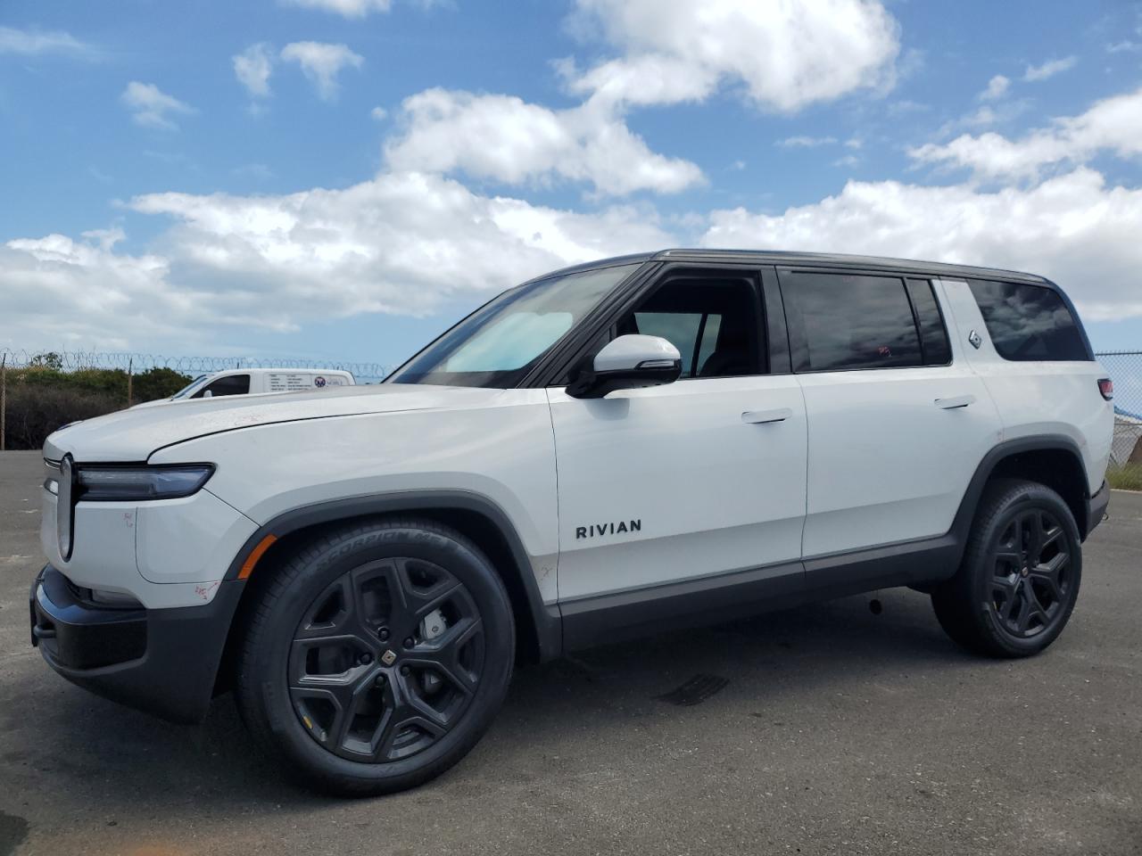 2025 Rivian R1s advent ADVENTURE