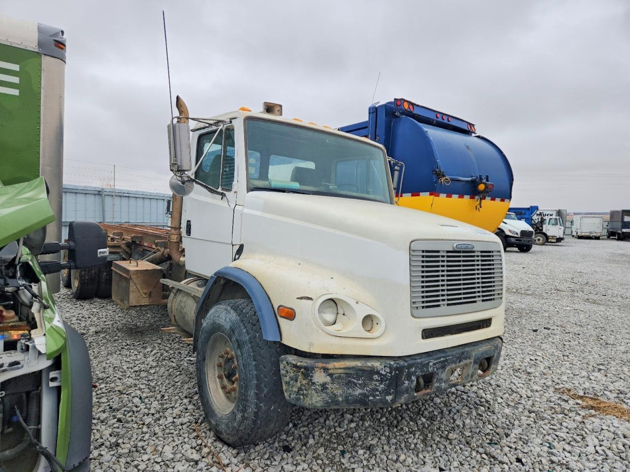 2000 Freightliner Fl112
