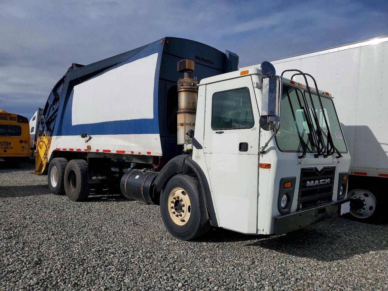 2010 Mack Leu613