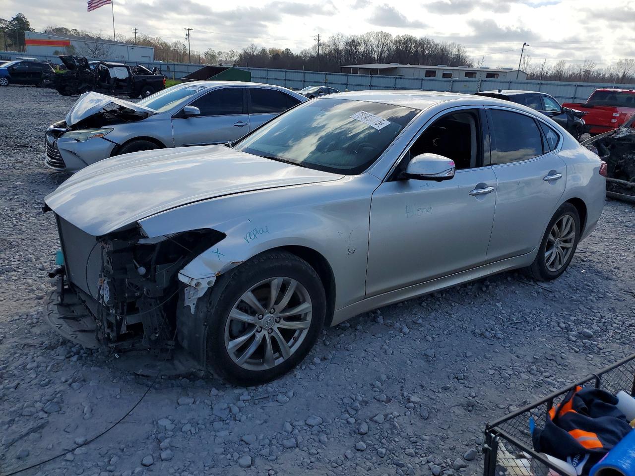 2015 Infiniti Q70