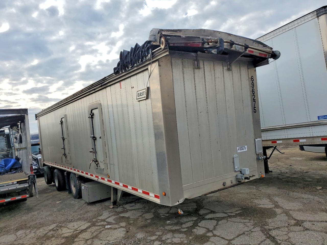 2015 East Manufacturing Trailer