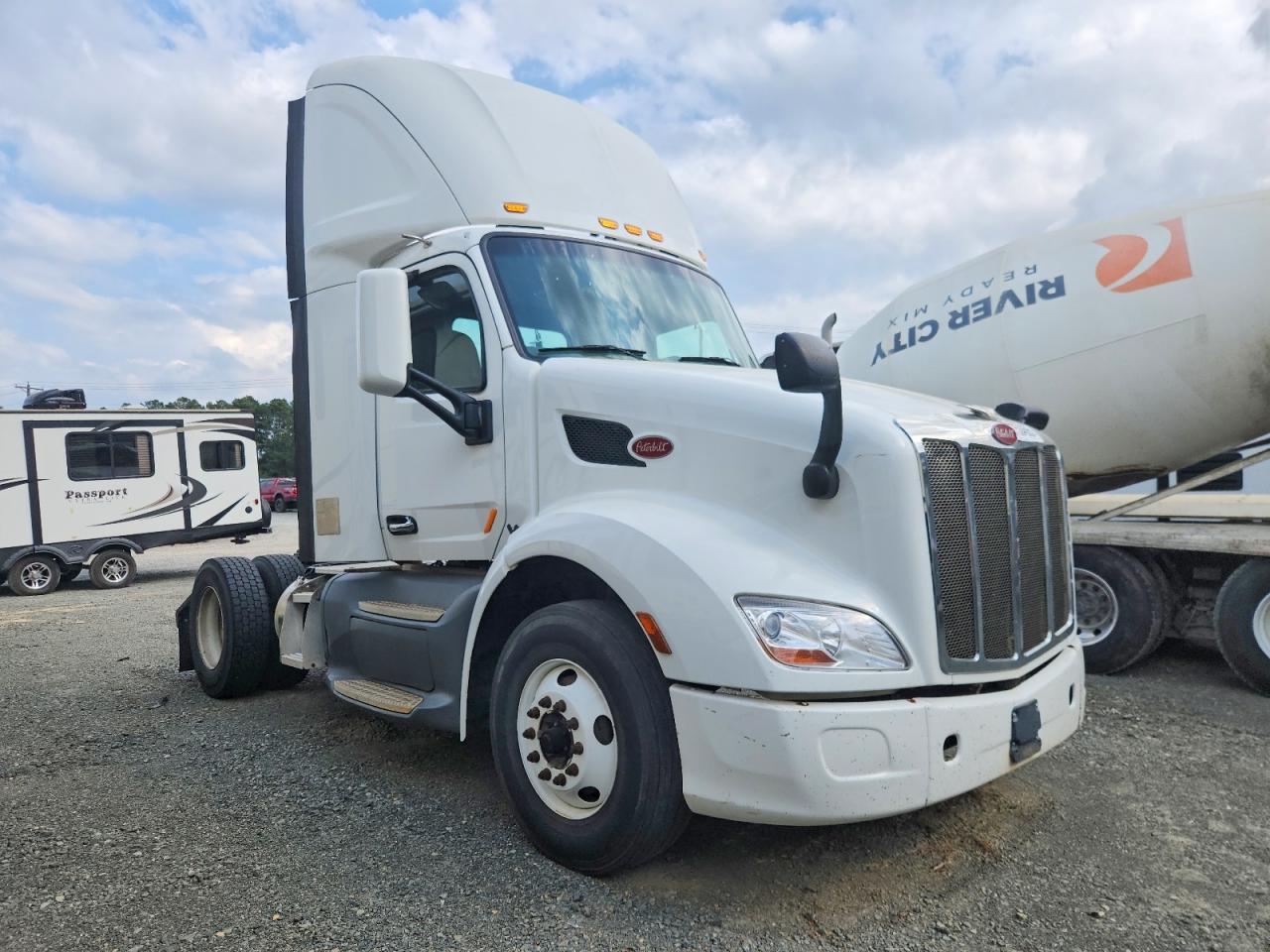 2017 Peterbilt 579
