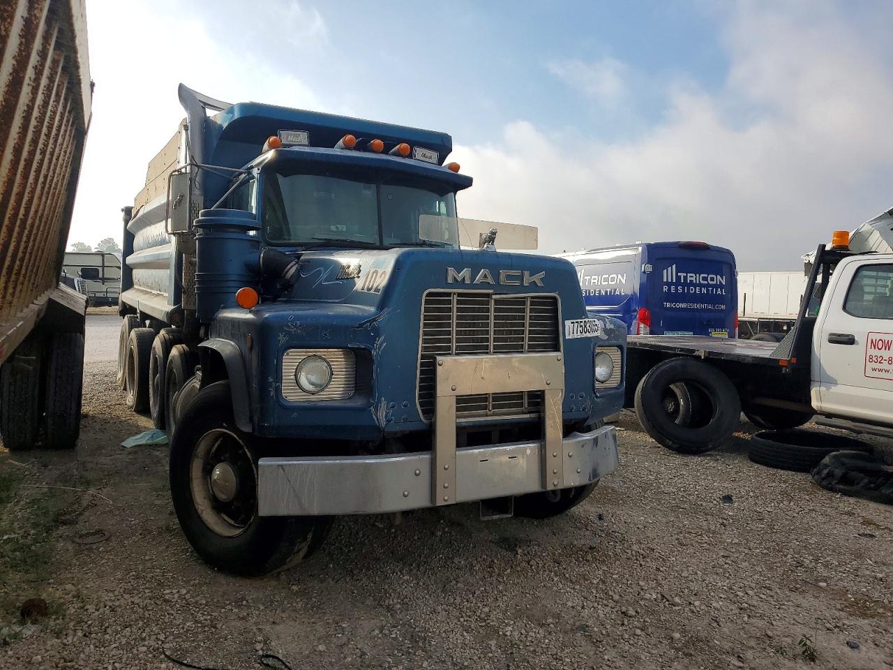 1991 Mack Rb688s