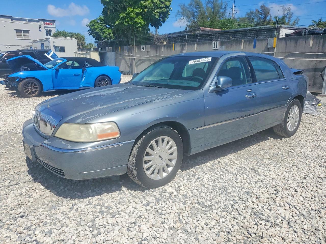 2004 Lincoln Town Car