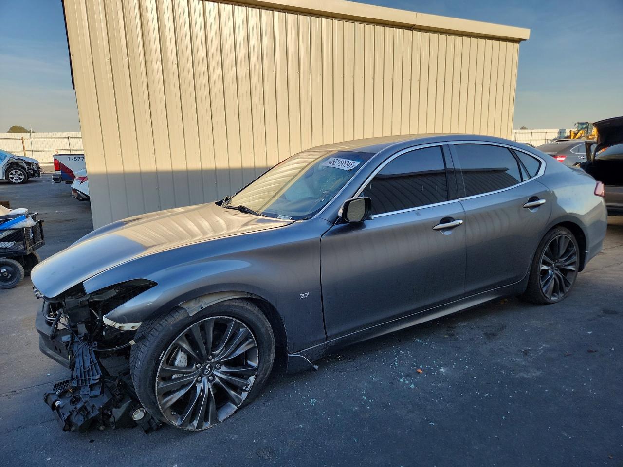 2016 Infiniti Q70