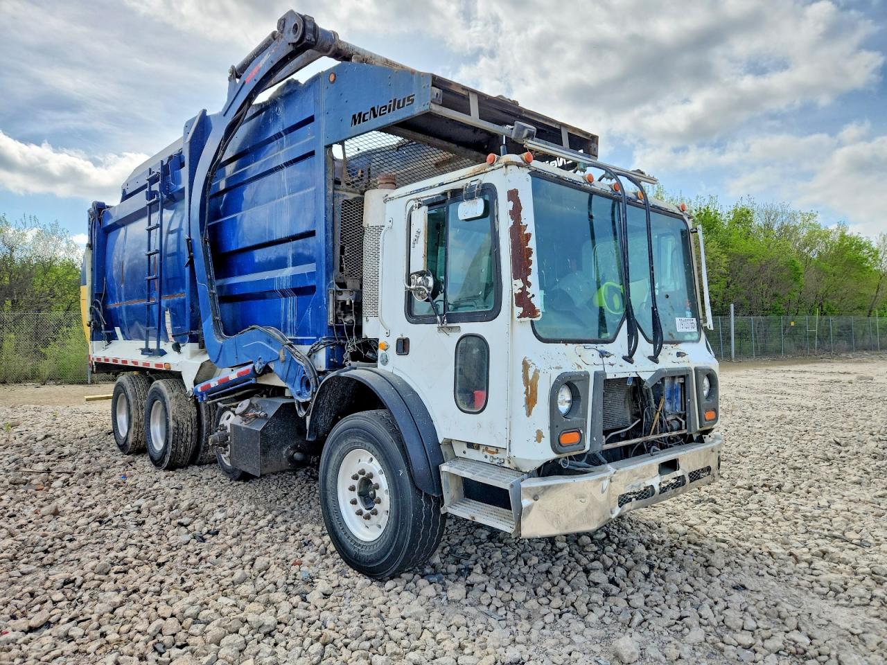 2013 Mack Mru600