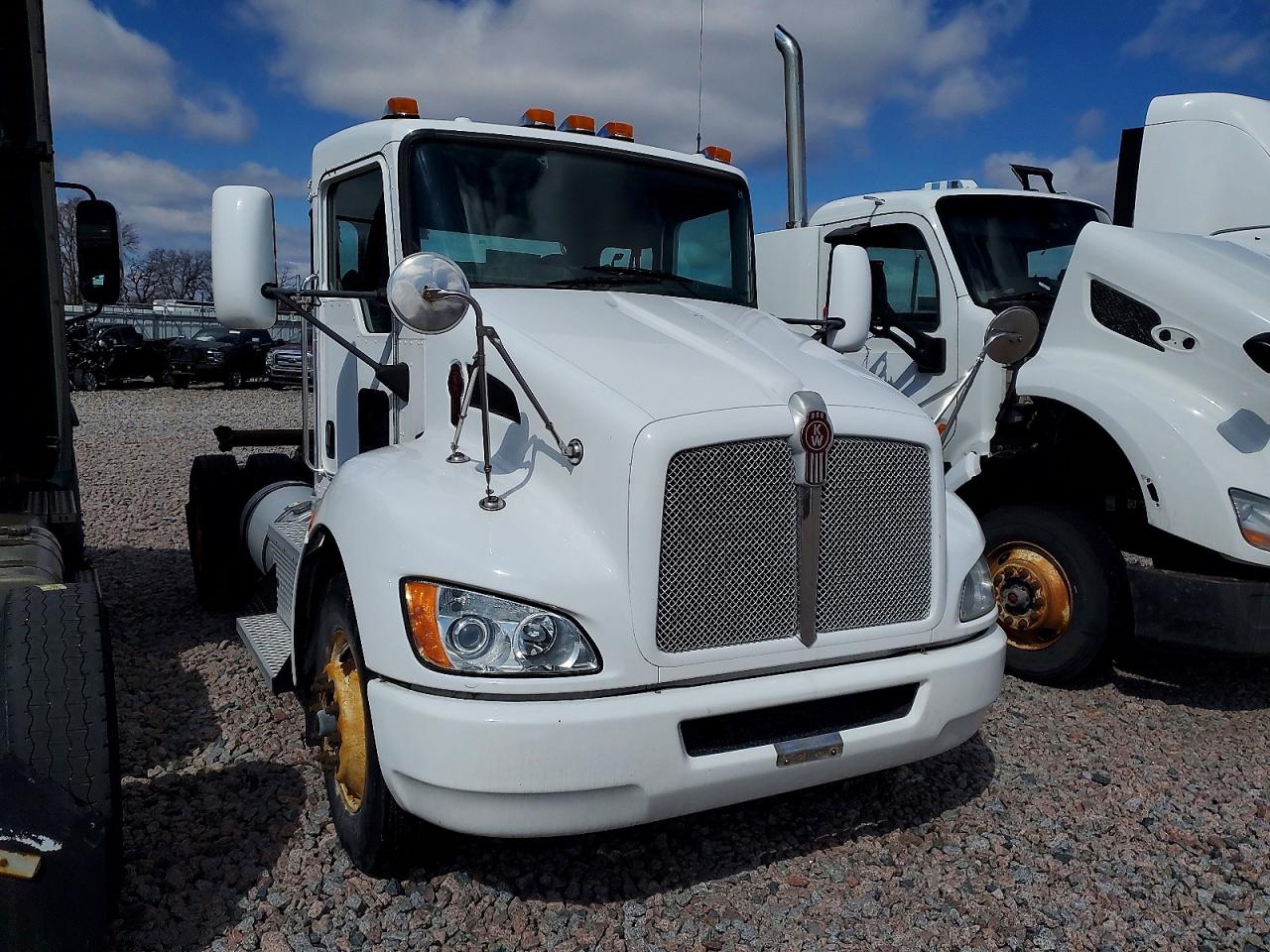 2015 Kenworth T330