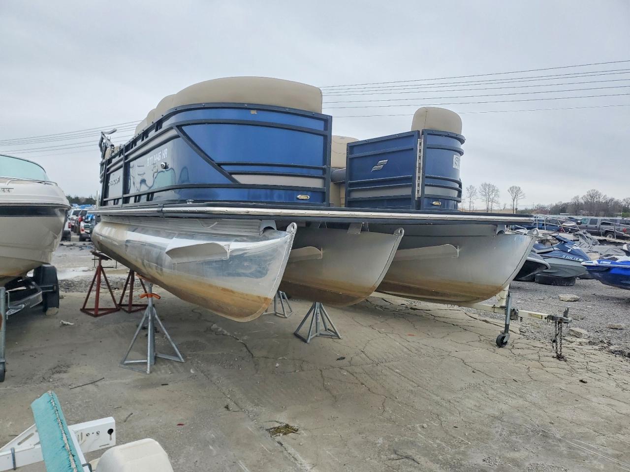 Starcraft Tri Tune Pontoon