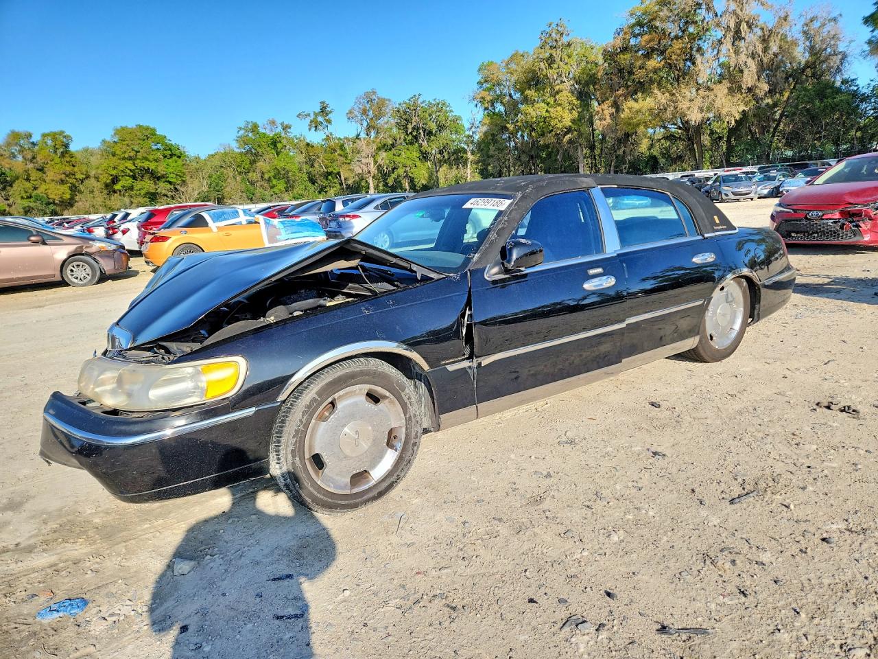 2001 Lincoln Town Car