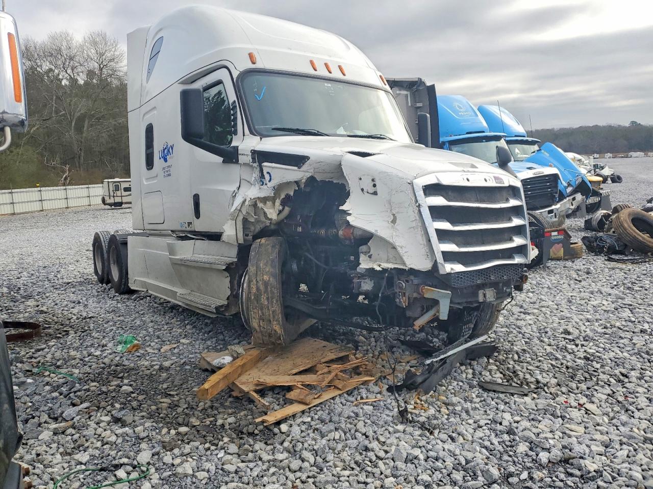 2020 Freightliner Cascadia 126