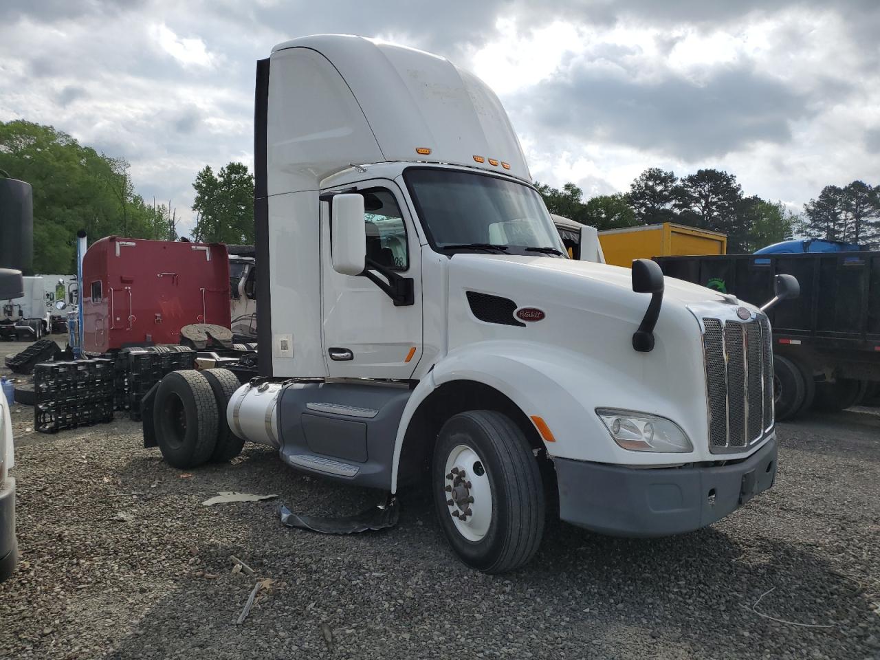2016 Peterbilt tractor 579