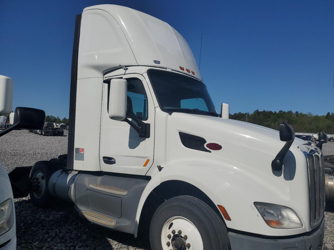 2016 Peterbilt tractor 579